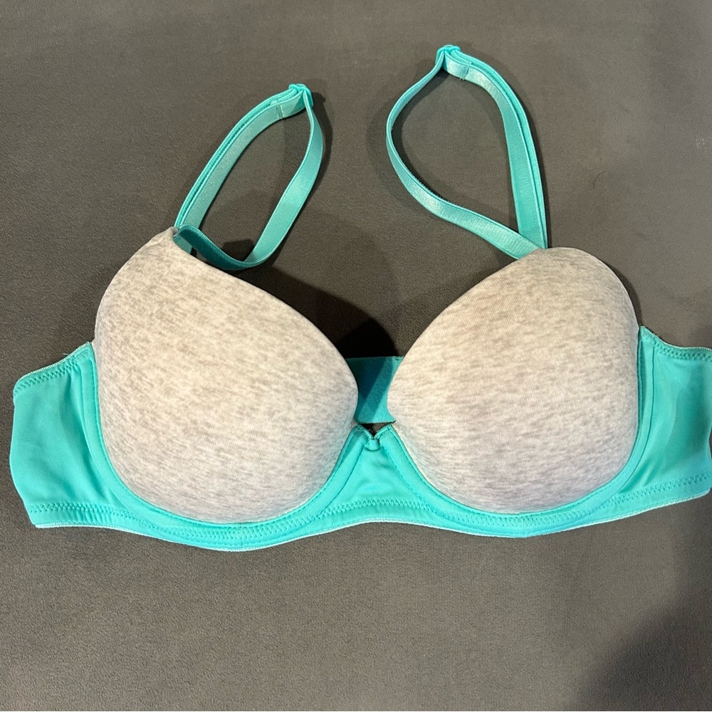 PINK Victoria Secret - Wear Everywhere Lightly Lined with Underwire- size 32A